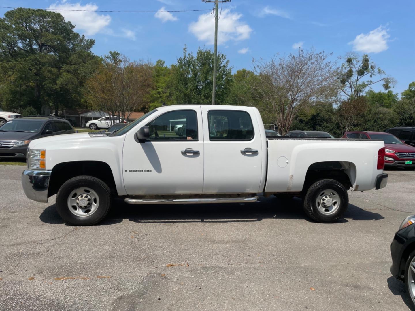 2008 WHITE CHEVROLET SILVERADO 2500H WORK TRUCK (1GCHK23KX8F) with an 6.0L engine, Automatic transmission, located at 5103 Dorchester Rd., Charleston, SC, 29418-5607, (843) 767-1122, 36.245171, -115.228050 - Well Maintained, Local Trade-in with CD/AUX/AM/FM, Cold Cold A/C, Easy-clean Vinyl Floor, Keyless Entry, Tow Package, Clean CarFax (no accidents reported!), Certified One Owner!! 171k miles Located at New Life Auto Sales! 2023 WINNER for Post & Courier's Charleston's Choice Pre-owned Car Dealer AND - Photo#3